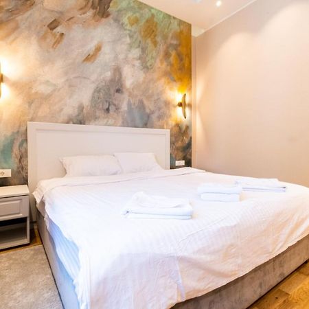 Black Gate - Quiet Studio In The Heart Of Old Town With Free Private Secured Parking Brassó Kültér fotó