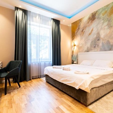 Black Gate - Quiet Studio In The Heart Of Old Town With Free Private Secured Parking Brassó Kültér fotó