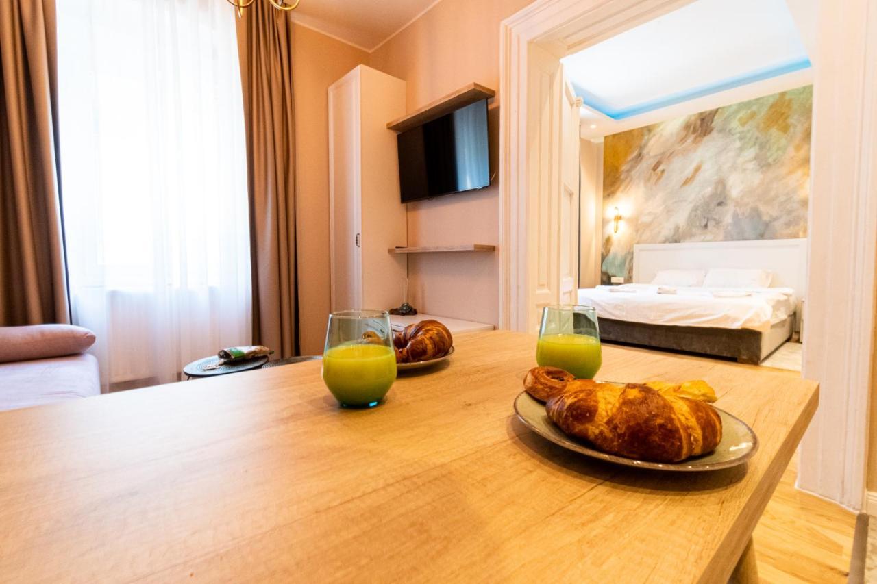 Black Gate - Quiet Studio In The Heart Of Old Town With Free Private Secured Parking Brassó Kültér fotó
