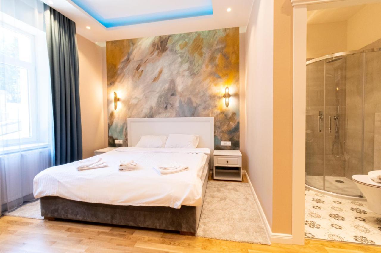 Black Gate - Quiet Studio In The Heart Of Old Town With Free Private Secured Parking Brassó Kültér fotó