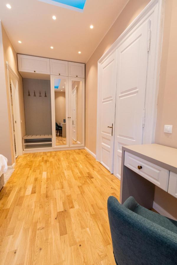 Black Gate - Quiet Studio In The Heart Of Old Town With Free Private Secured Parking Brassó Kültér fotó
