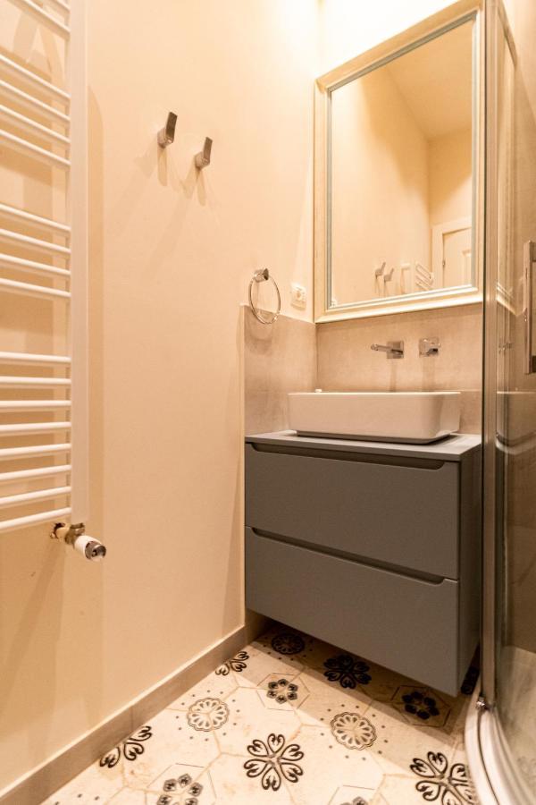 Black Gate - Quiet Studio In The Heart Of Old Town With Free Private Secured Parking Brassó Kültér fotó