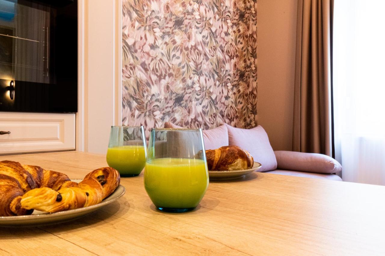 Black Gate - Quiet Studio In The Heart Of Old Town With Free Private Secured Parking Brassó Kültér fotó