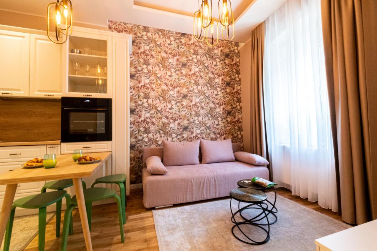 Black Gate - Quiet Studio In The Heart Of Old Town With Free Private Secured Parking Brassó Kültér fotó